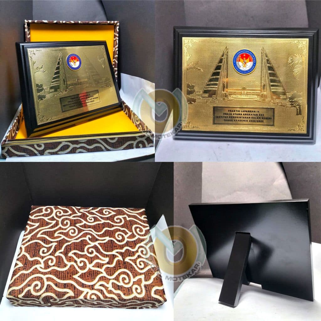 plakat kayu praja utama