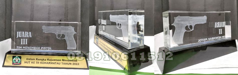 plakat kristal pistol