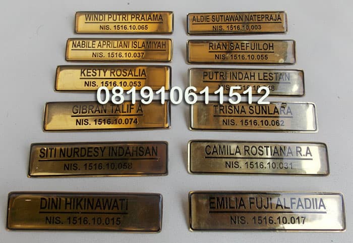 papan nama nametag